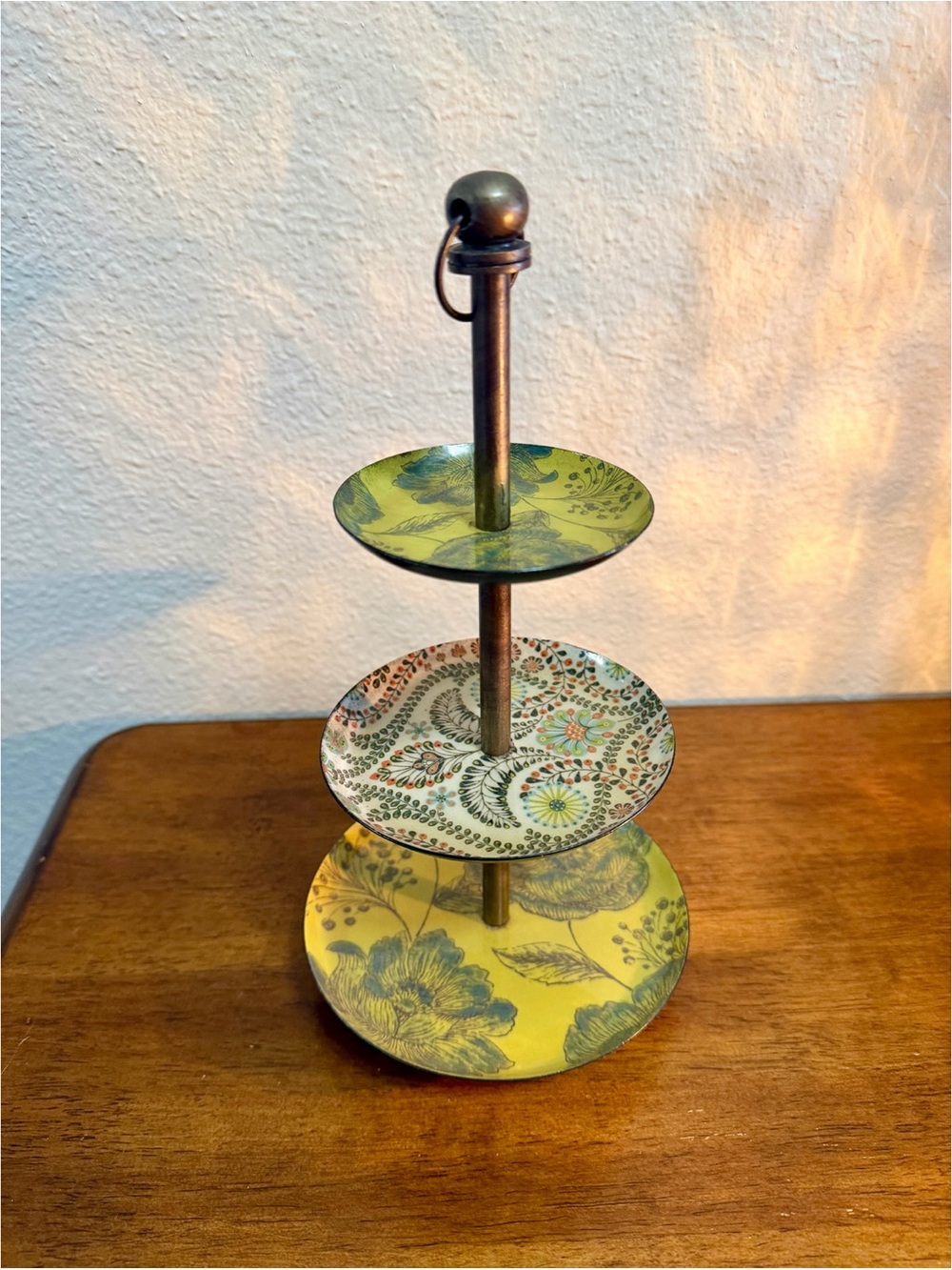 tiered jewelry tray